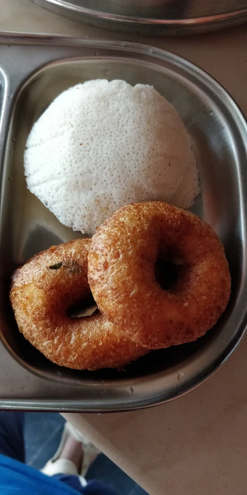 Idly vada with sambar and chutney